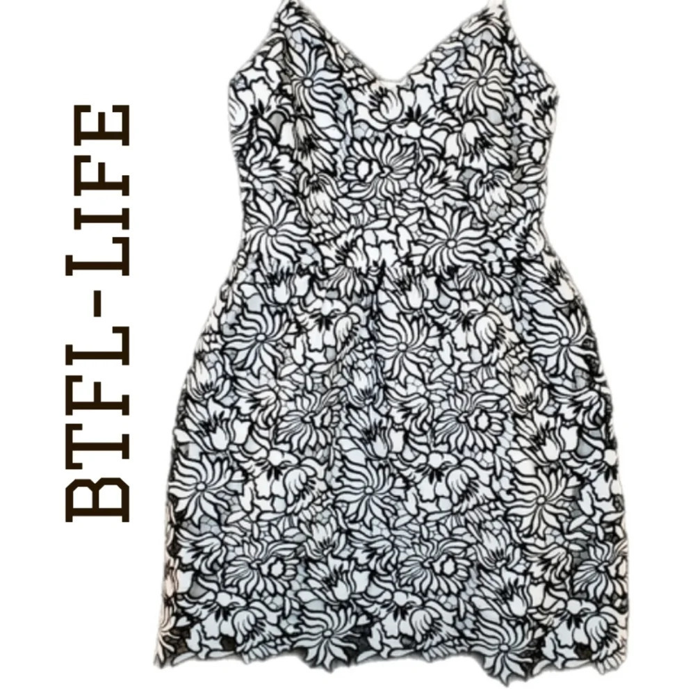 BTFL-life Black & White Adjustable Spagetti Strap Embroidered Smock back Sz 8-10